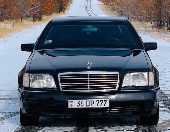 Uno de los clásicos más imponentes de la marca alemana yace en el garaje de Shakira (Foto: Mercedes W-140/Instagram)