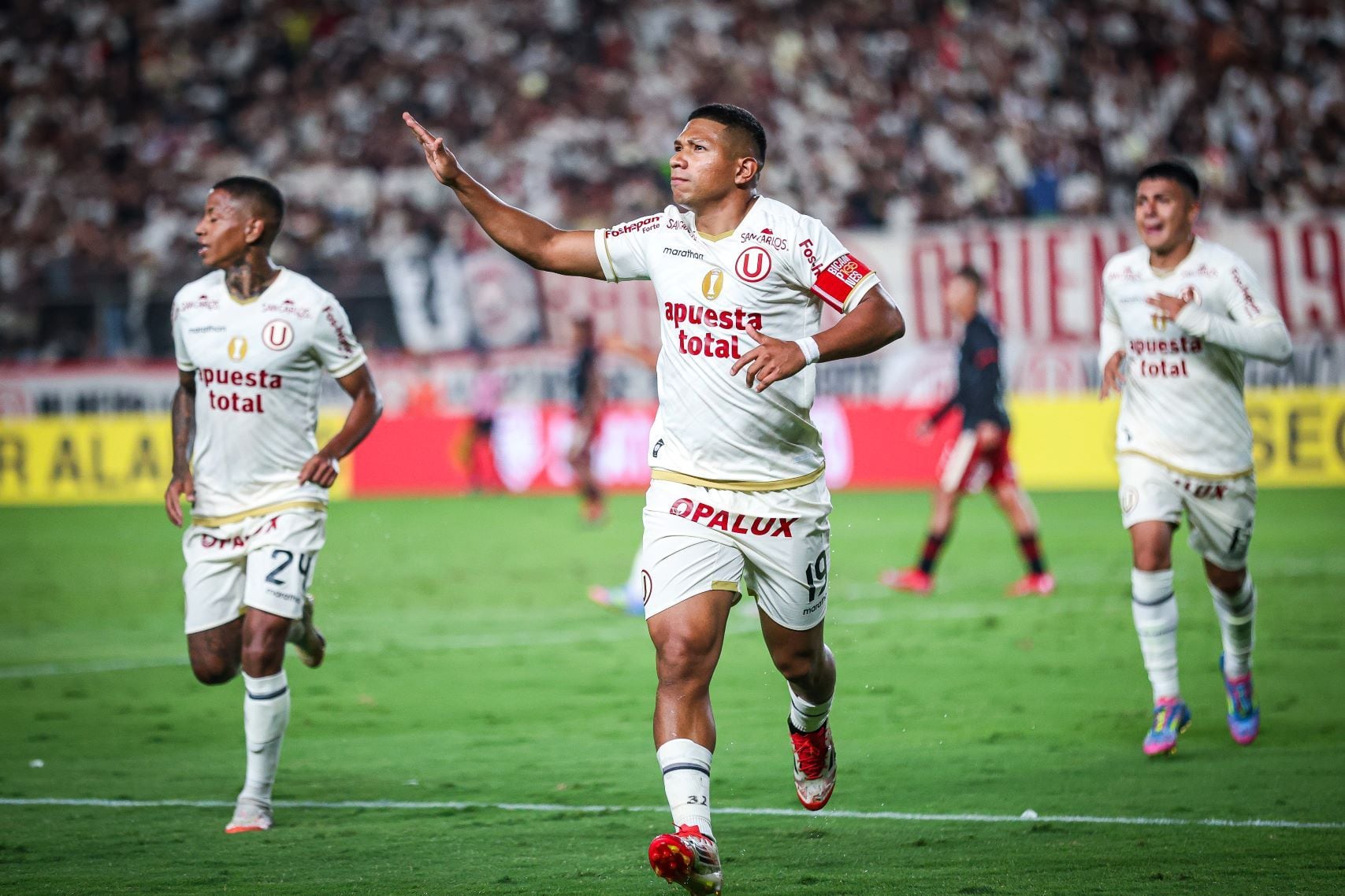 Edison Flores vuelve a estar en lista después de tres fechas. (Foto: Universitario)