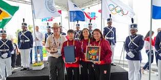 Atletas peruanos listos para defender los colores del país.