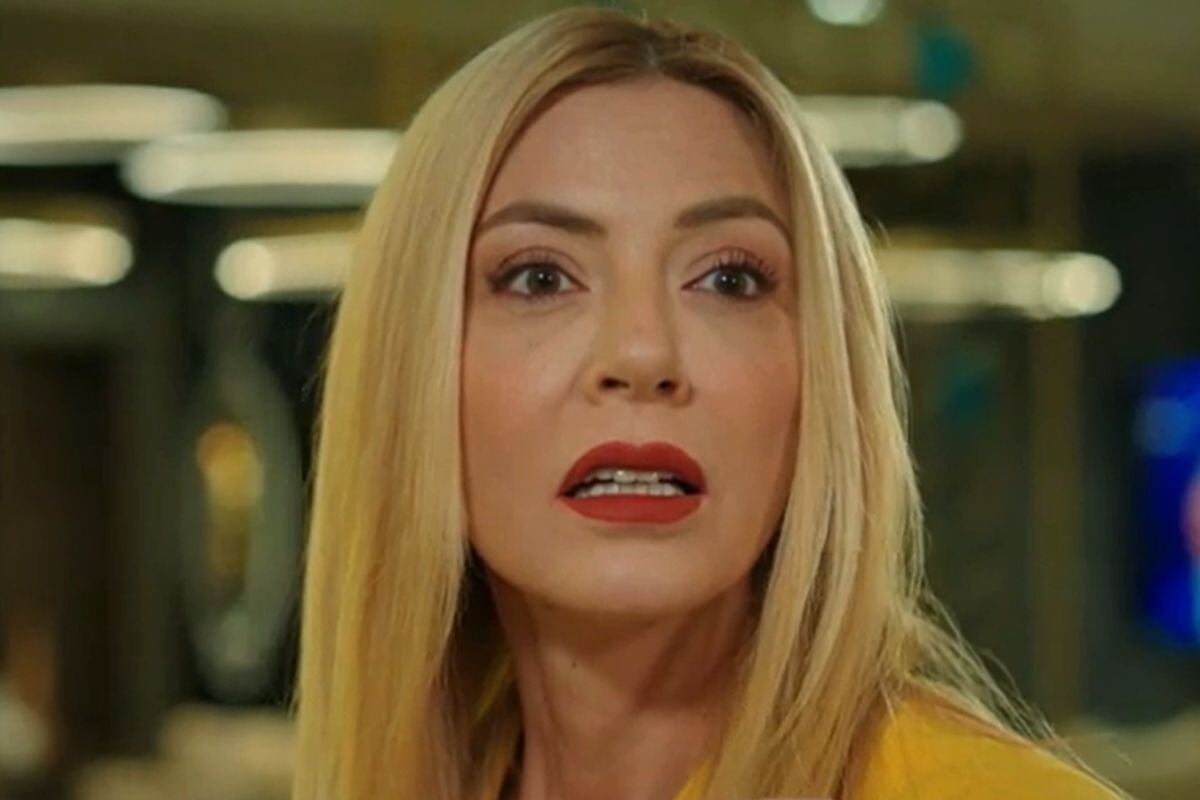 Nebahat Atakul sorprendida en un capítulo de la telenovela "Hermanos" (Foto: NG Medya)