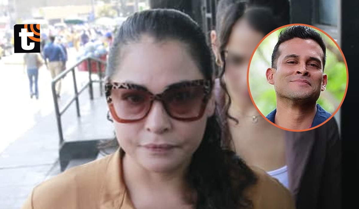 Antes de ingresar, Melanie Martínez alcanzó a pronunciar unas breves declaraciones ante la insistencia de la prensa