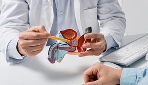 Entre hombres: ¿Existe una edad ‘recomendable’ para ir al urólogo? Habla el especialista Máximo Lazo