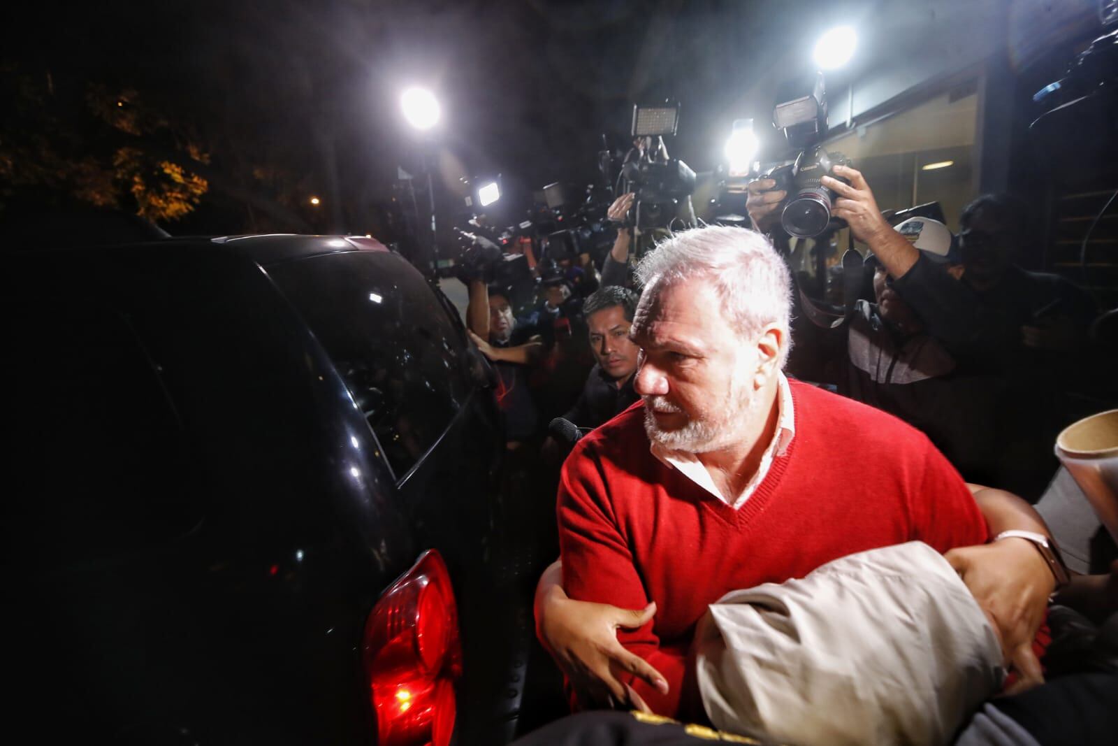 Policia retira a Mauricio Fernandini de su vivienda en San Isidro Foto: Giancarlo Avila /@photo.gec