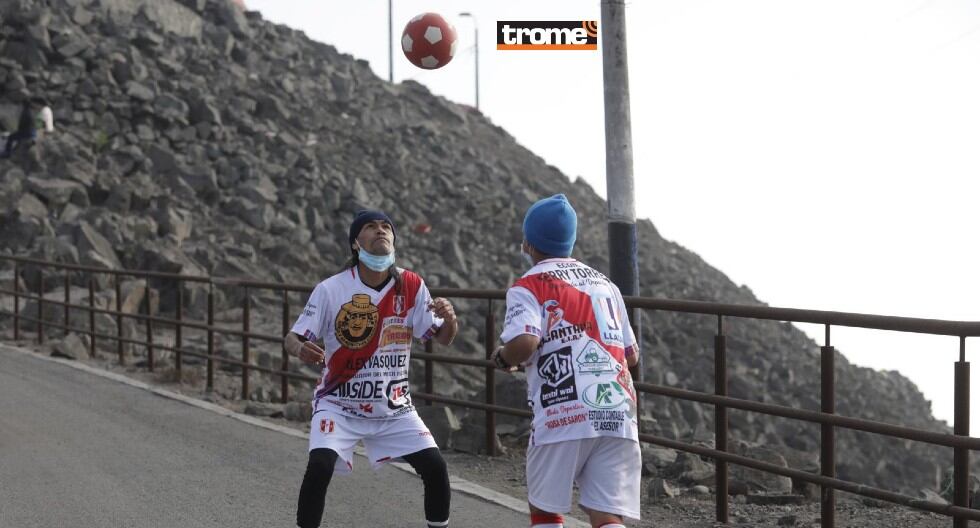 Hermanos Patadita logran muevo récord sin dejar caer el balón. (Trome / Britanie Arroyo)