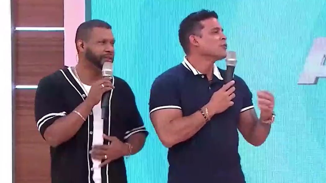 Rebeca Escribens cuadra a Christian Domínguez en vivo