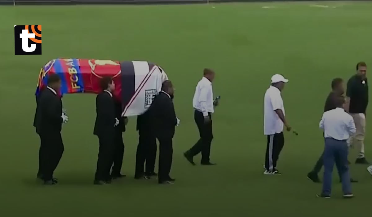 Restos del 'Cholo' Sotil recorriendo el césped del Matute.