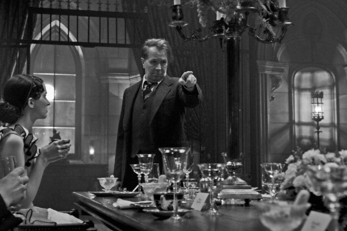 "Mank" ha sido nominada a las categorías de Mejor película y Mejor actor. En la imagen su protagonista Herman J. Mankiewicz (Gary Oldman), el guionista de "El ciudadano Kane". (Foto: Netflix)