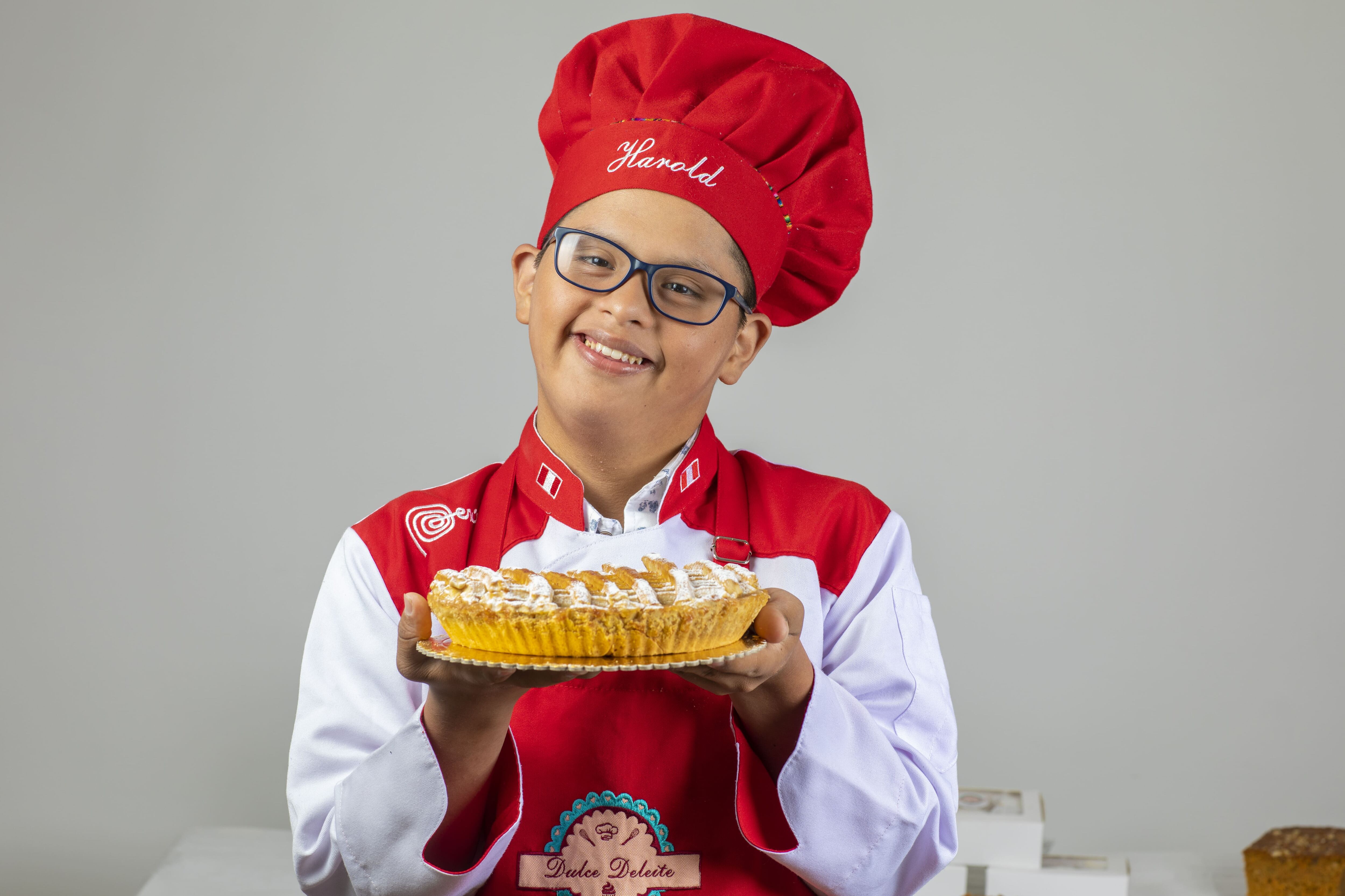 El apoyo emocional de su familia ha sido vital para que Harold saque adelante su pasión en la pastelería.
