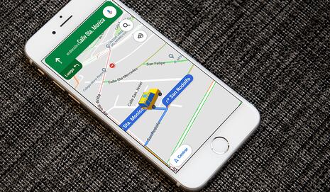 Ya puedes cambiar la flecha azul por un carro en Google Maps: usa estos pasos