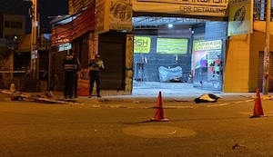 ¡Ataque feroz en car wash! Acribillan a dos jóvenes con más de 50 disparos en Arequipa