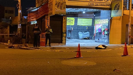 ¡Ataque feroz en car wash! Acribillan a dos jóvenes con más de 50 disparos en Arequipa