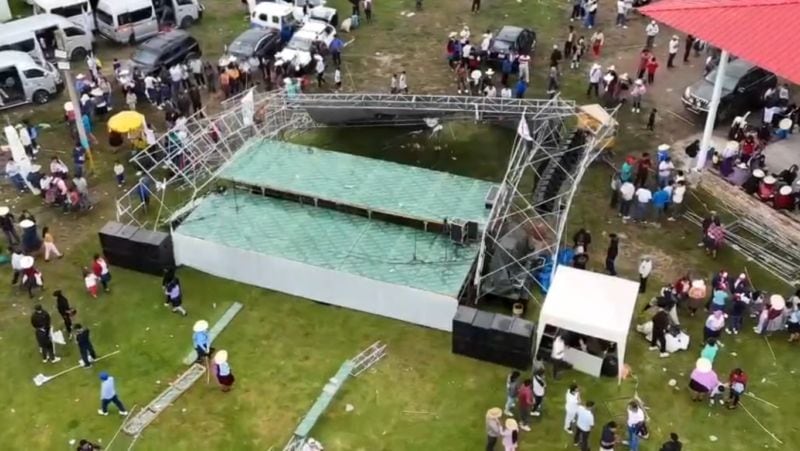 Escenario colapsó en Cajamarca dejando una mujer herida