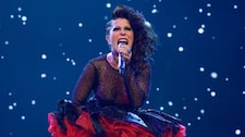 Alejandra Guzmán sufre grave lesión en pleno concierto: “Se me salió la cadera” | VIDEO