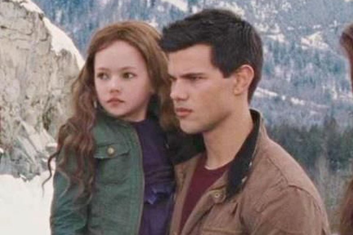 La primera vez que supimos de “Crepúsculo” fue en 2005, cuando Stephenie Meyer compartió su visión de los vampiros y hombres lobo en su primera novela del mismo nombre Foto: Summit Entertainment)