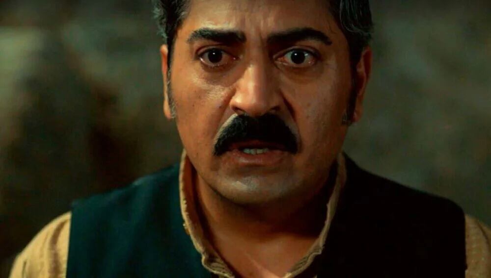 Gaffur y Rashid encuentran el cuerpo de Fekeli en mitad de la carretera (Foto: Tims & B Productions)