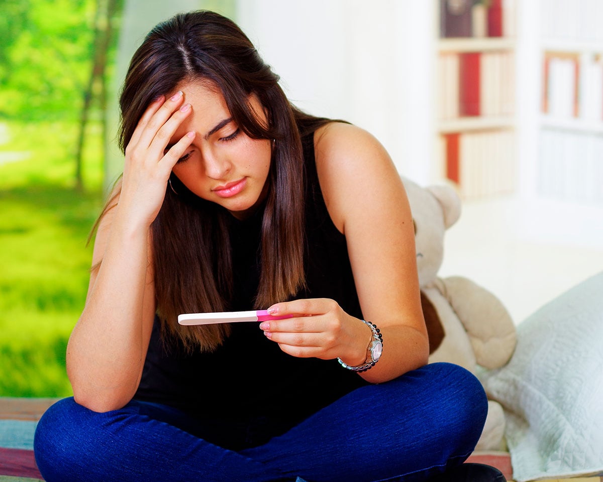 Uno de los riesgos es el embarazo no deseado.