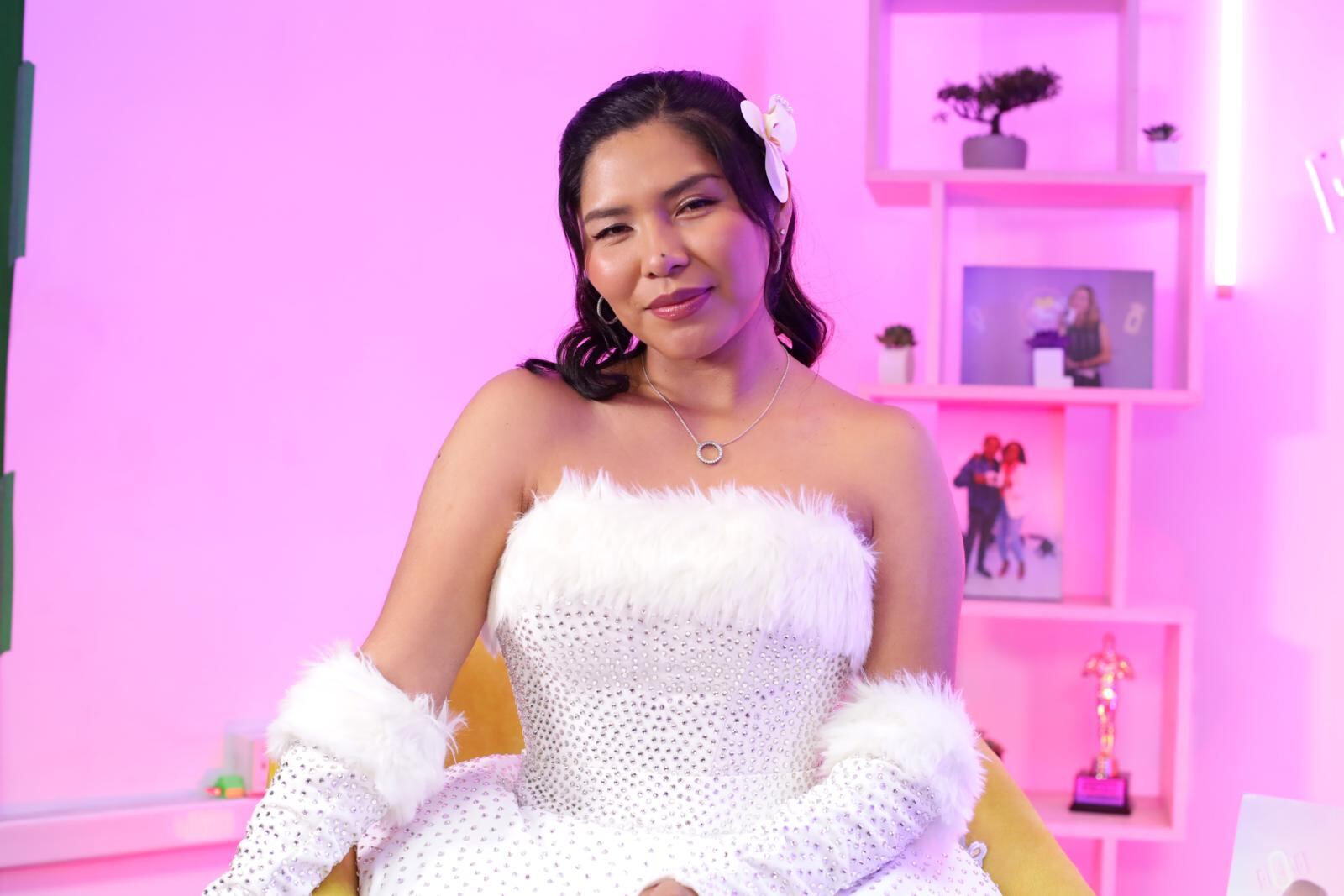 Yarita Lizeth llega al Café con la Chevez. Foto: Mario Zapata | @photo.gec