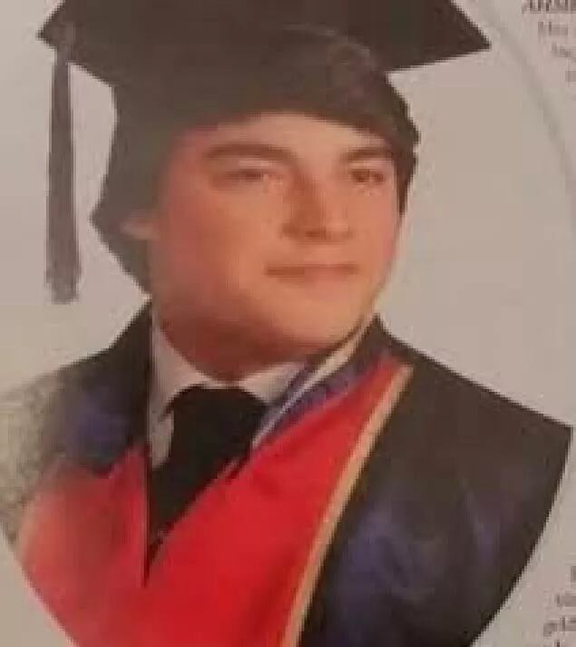 Cuando era un adolescente, Akın Akınözü pesaba 120 kilos (Foto: Haberturk)