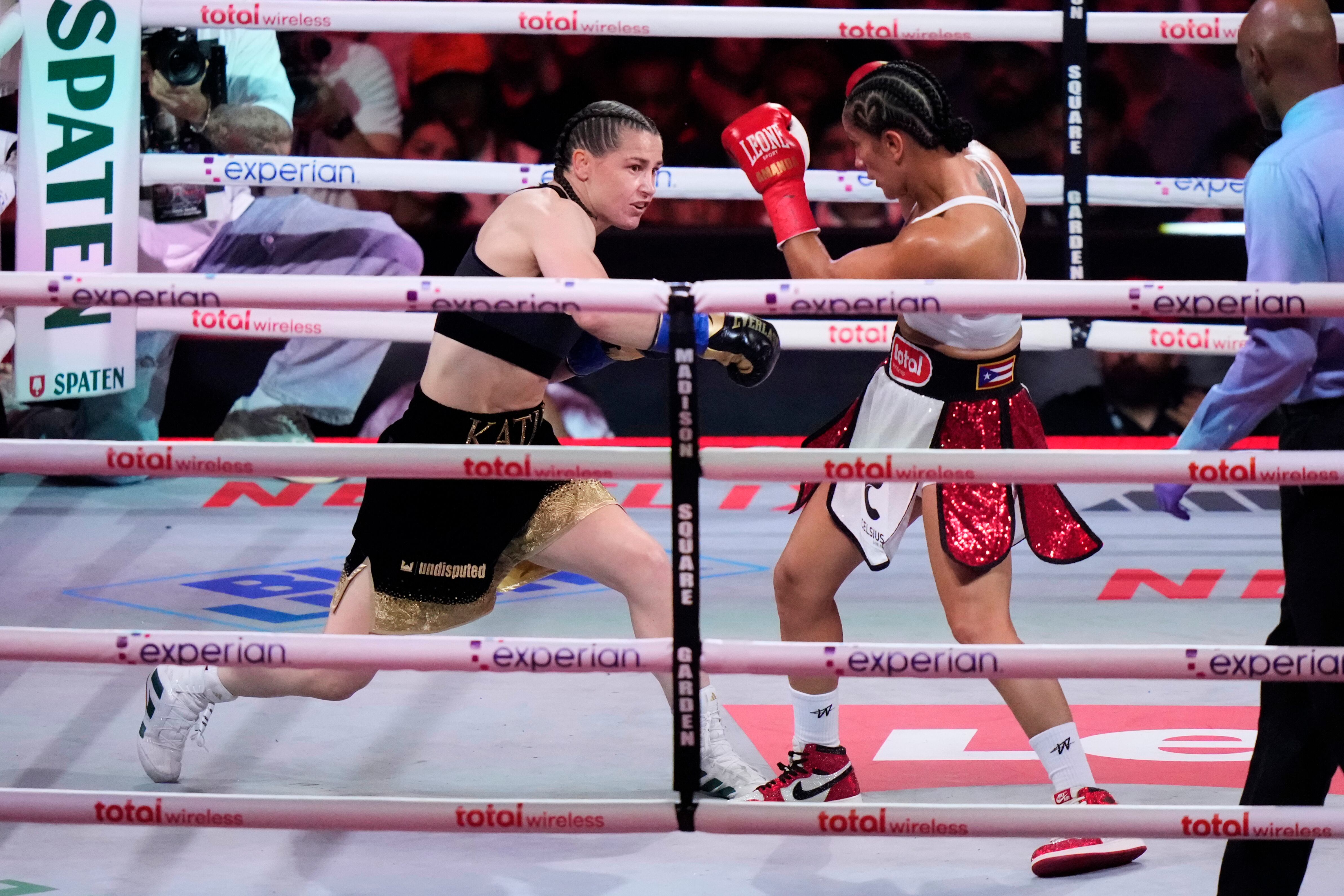 Katie Taylor se impone por tercera vez a Amanda Serrano. (AP Photo/Frank Franklin II)