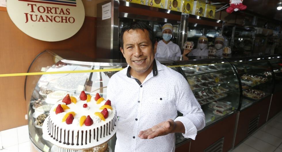 En el 2008, su padre inició el emprendimiento ‘Tortas Juancho’ y para ayudarlo dejó la docencia.