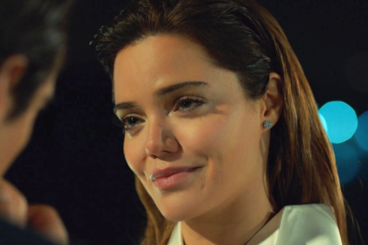 El regalo especial de Züleyha a Üzum en "Tierra amarga" (Foto: Tims & B Productions)