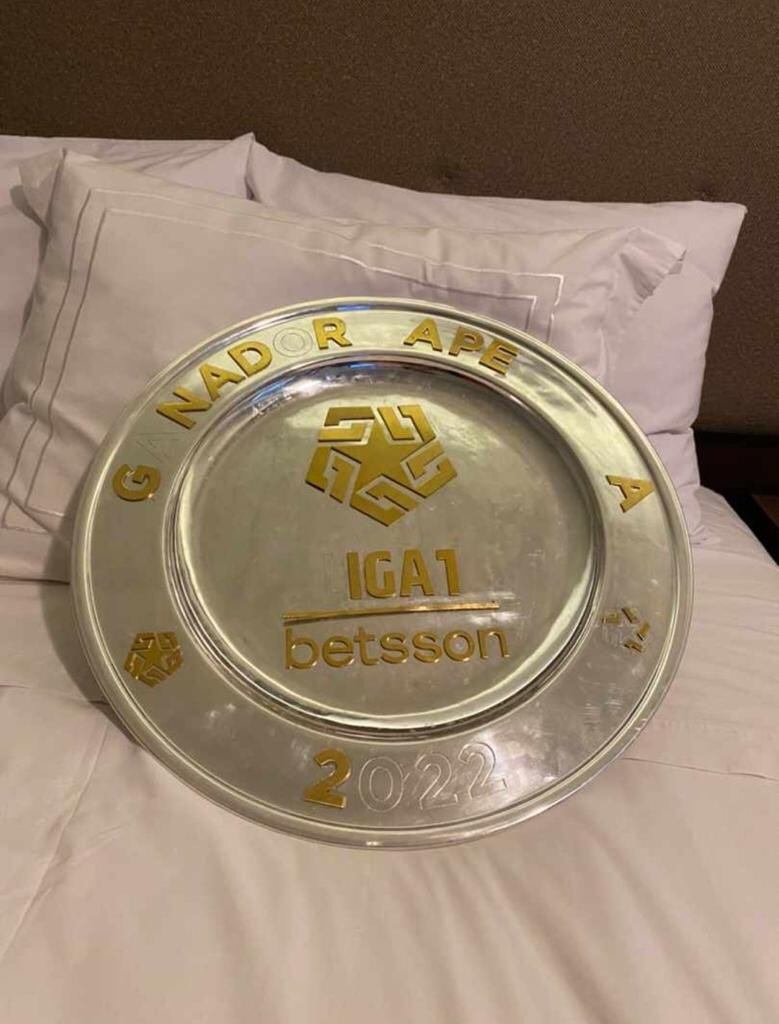 El plato de ganador del Apertura entregado a Melgar viene generando críticas. Foto: Captura.