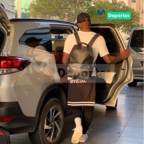 Luis Advíncula fue captado saliendo de la concentración de Perú. (Foto: Diego Amanzo / Movistar Deportes)