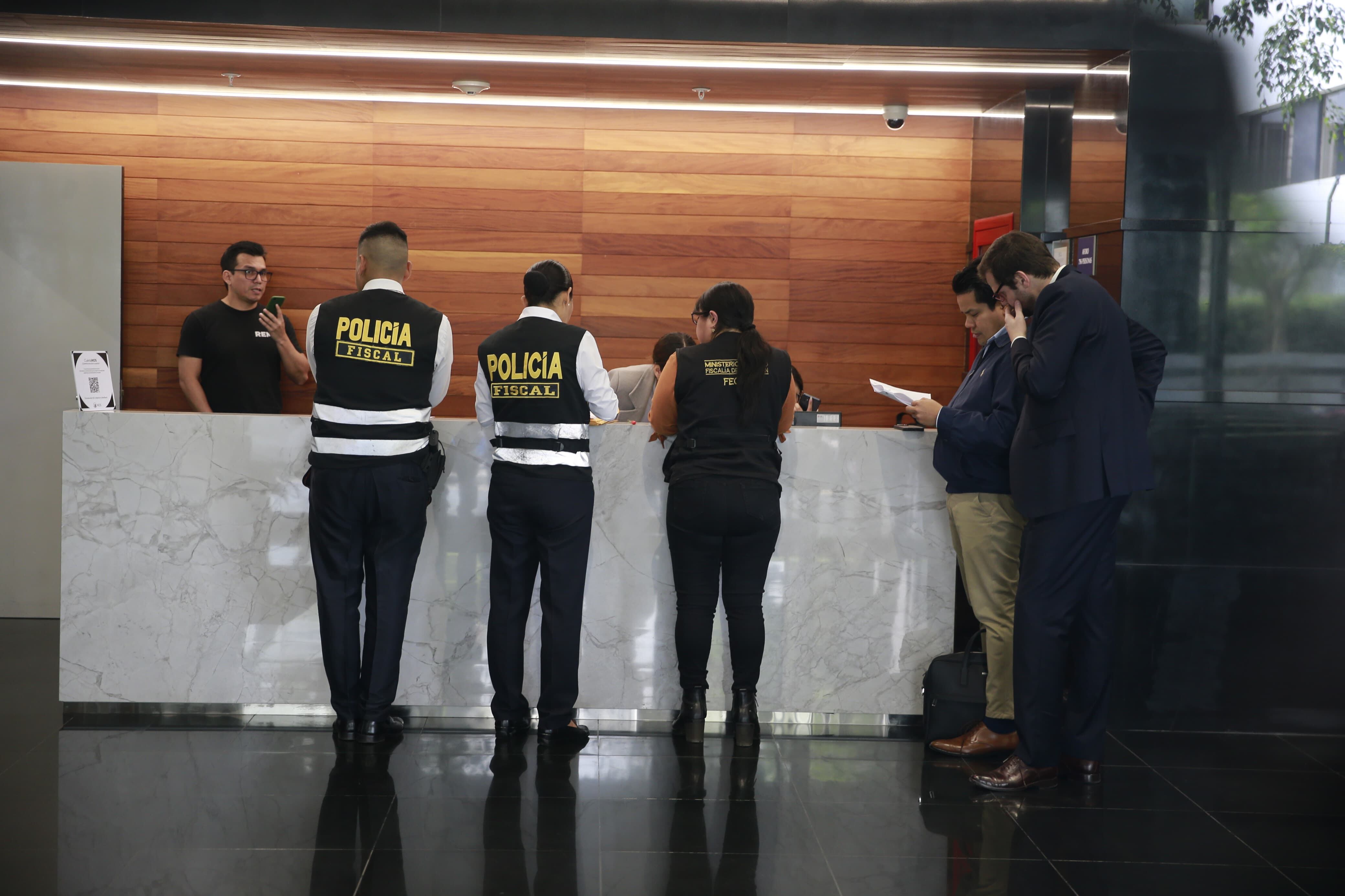 La Policía y la Fiscalía allanan oficina de la empresa 1190 Sports, relacionado al caso de Agustin Lozano. (Foto: Allen Quintana / @photo.gec)
