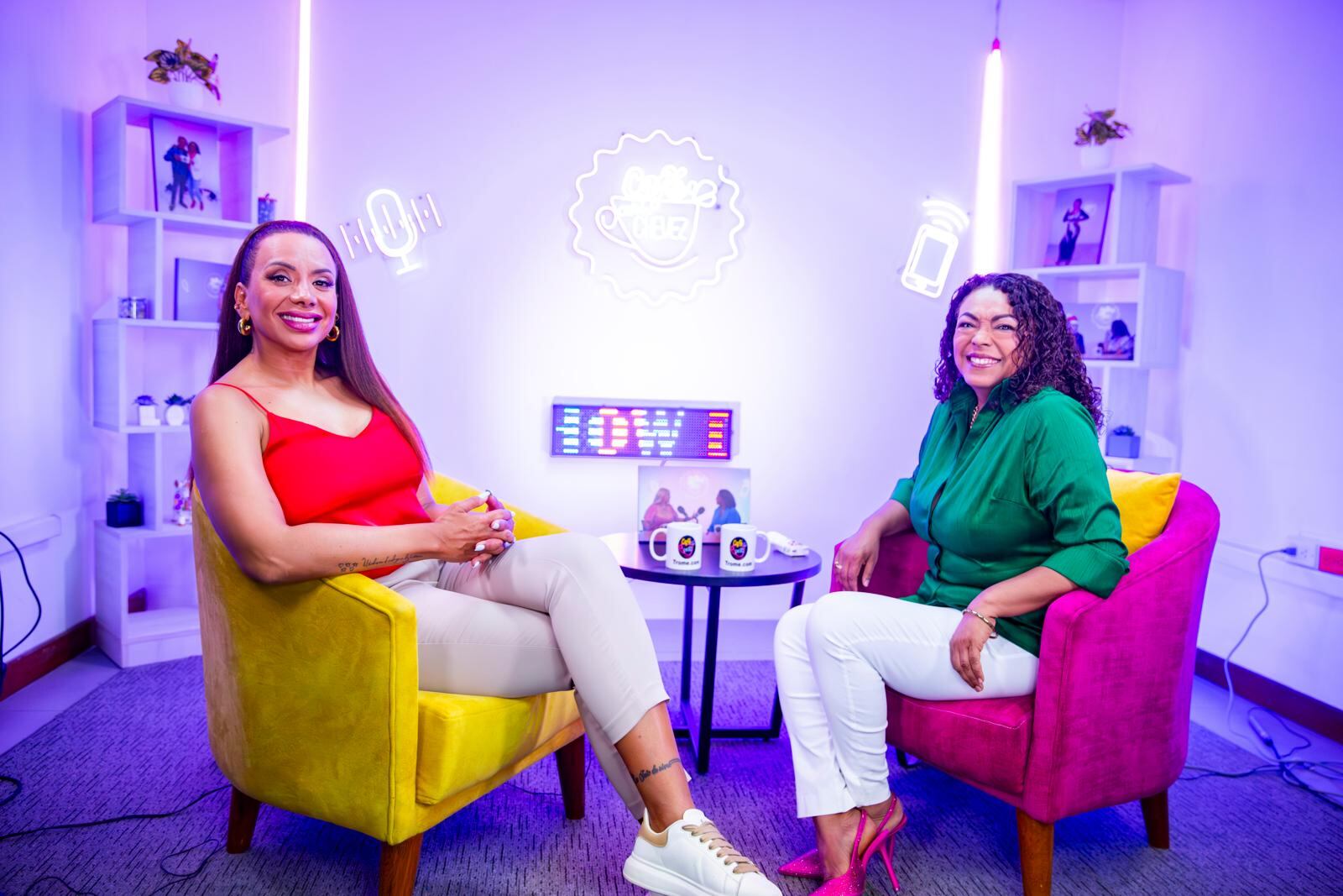 Mónica Cabrejos en el Café con la Chevez