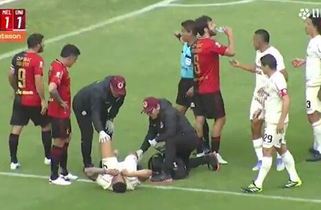 Anderson Santamaría sufre fuerte golpe en el Universitario vs. Melgar | VIDEO