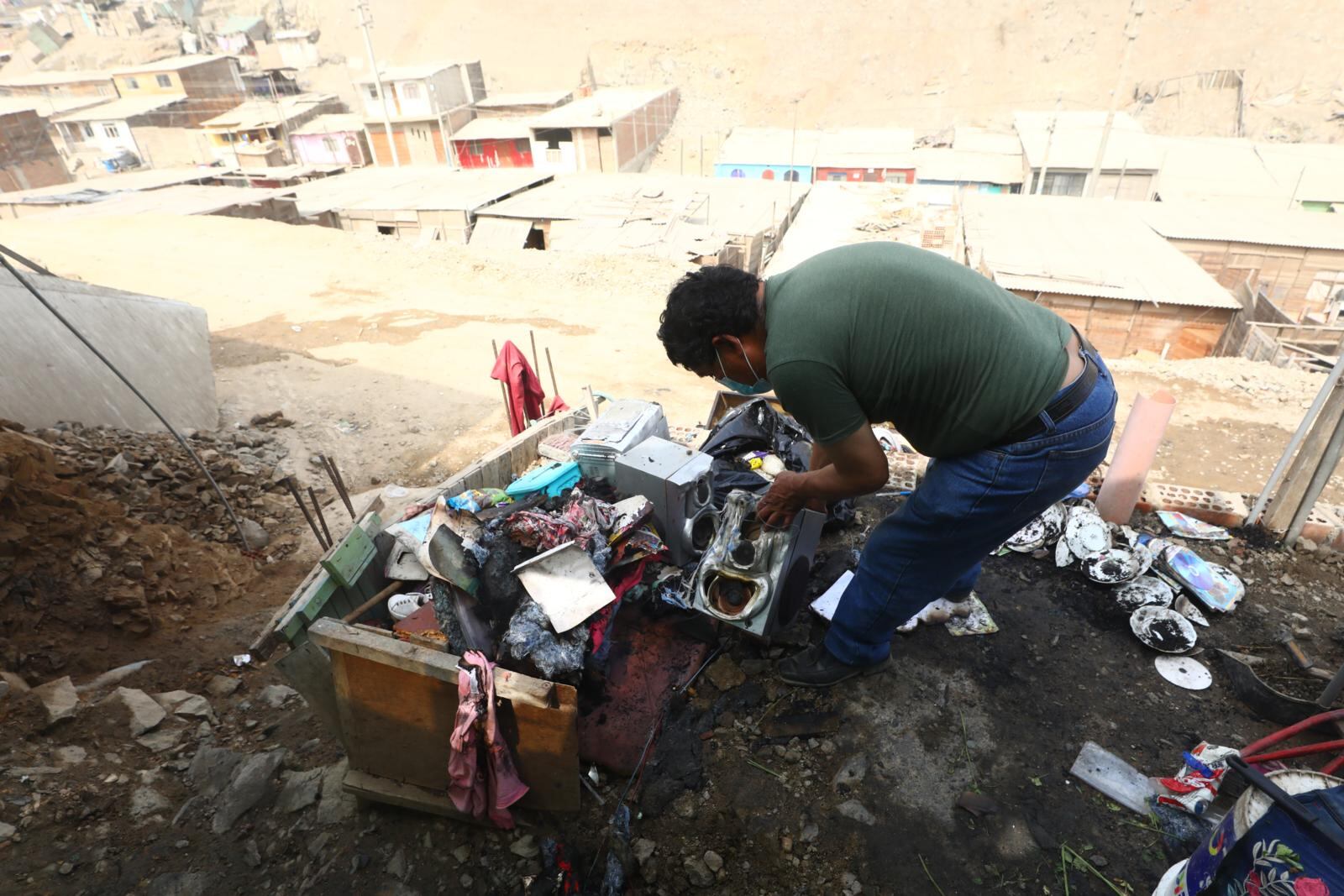 Familia lo perdió todo tras incendio provocado. | Foto: Gonzalo Córdova