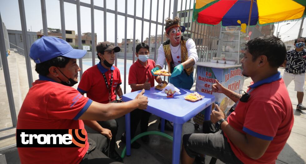 Payasito vende cebiche de pota y siete colores en Chorrillos