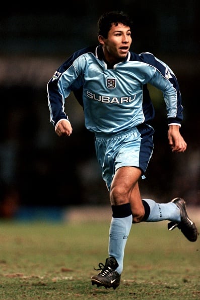 Ysrael Zuñiga llegó al Coventry City el 2000, con 23 años. Un año antes, el 'Cachete' fue el goleador de la liga peruana con 32 goles en Melgar. (Getty Images)