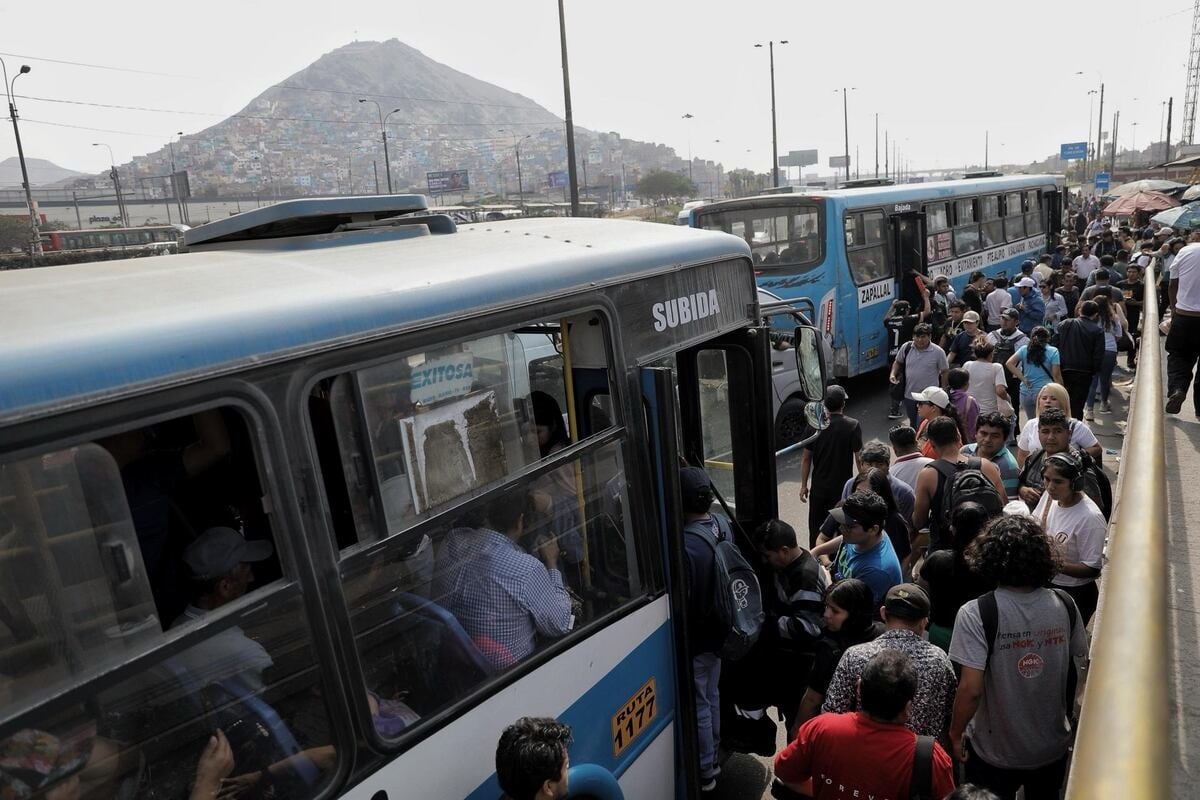Se esperan largas colas en los paraderos. (Foto: GEC)