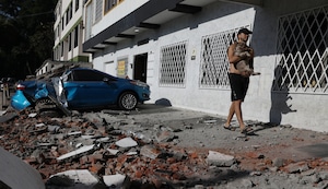 Impactantes imágenes del terremoto de magnitud 7,4 en Colombia: edificios colapsados, heridos y personas atrapadas
