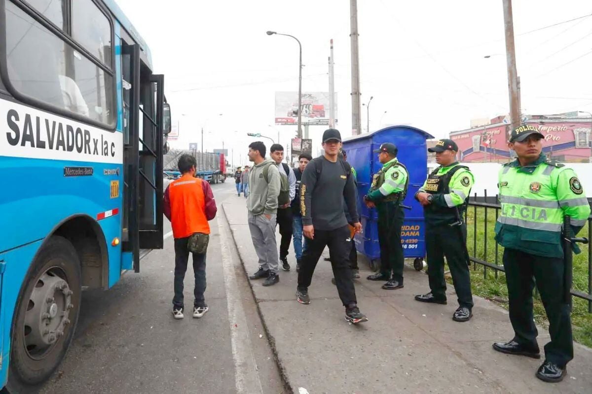 Policía presente en Puente Nuevo durante las primeras horas de la mañana (Foto: GEC)