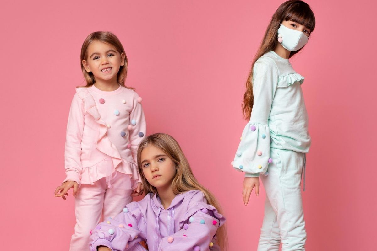 La diseñadora comenta que para inspirarse en los diseños, siempre está investigando las tendencias en el mundo.