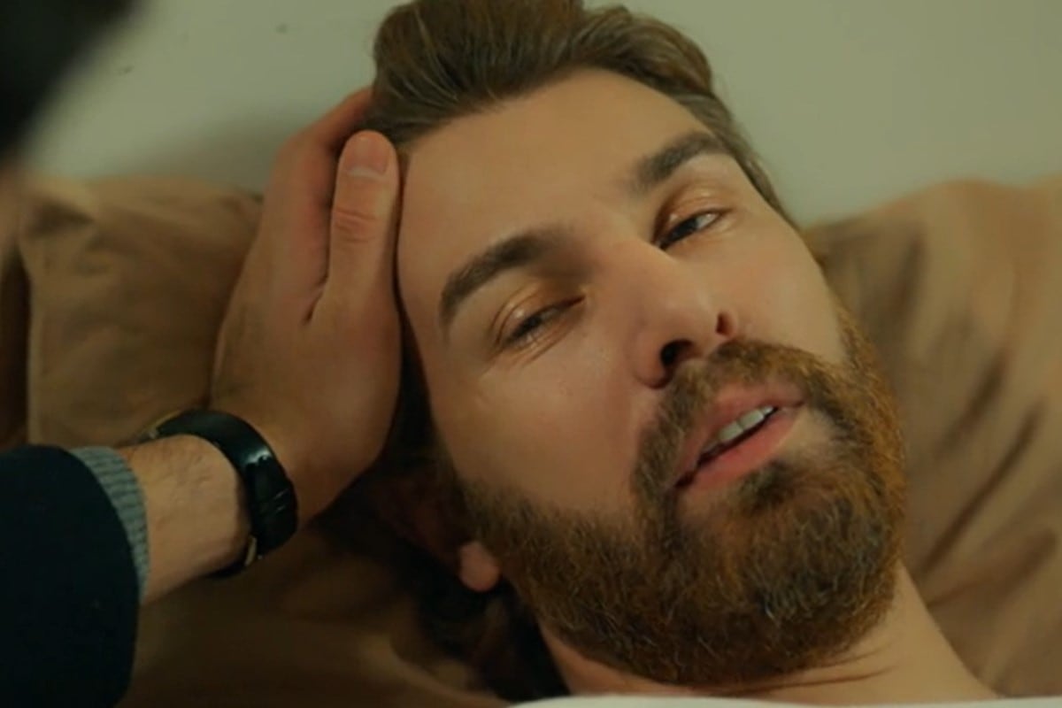 El actor y modelo Furkan Palalı en el papel de Fikret en "Tierra amarga" (Foto: Tims & B Productions)