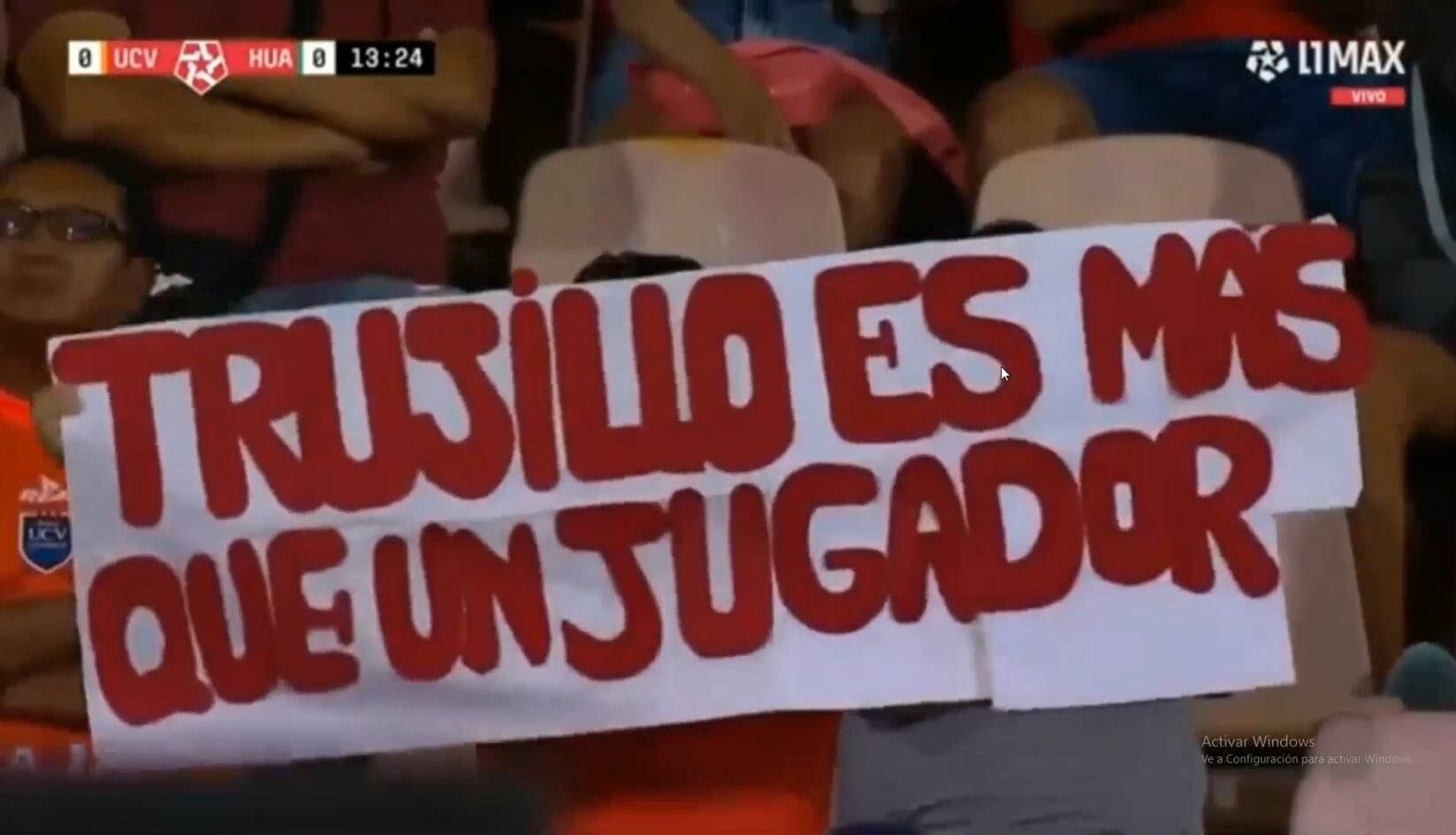 Hinchas de César Vallejo criticaron a Paolo Guerrero. Foto: L1Max