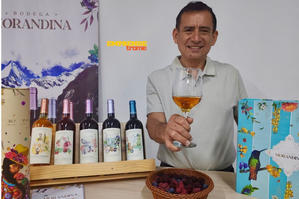 Federico Bobadilla cuenta que los inicios siempre son complicados, porque necesitaba tener una cartera de clientes, pero el producto se vende solo por la calidad y la presentación. Hoy, las tiendas lo llaman para ofrecer sus vinos. Foto: Katty Gines.