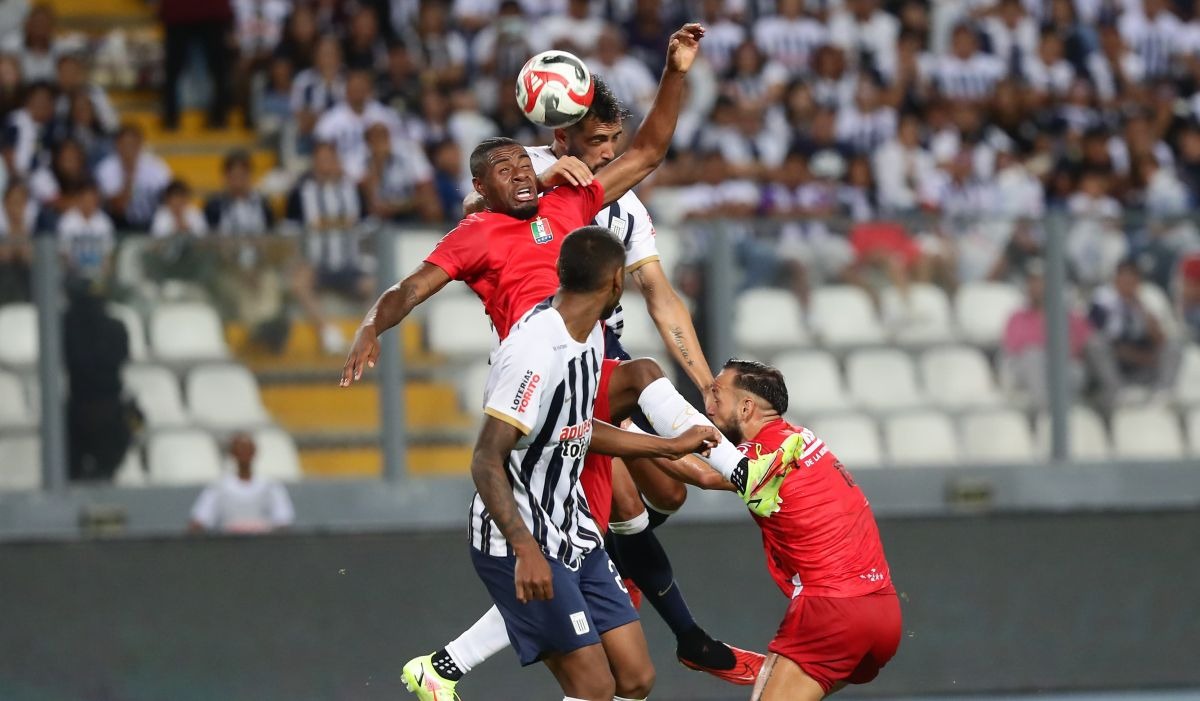 Alianza Lima vs. Once Caldas en partido por Noche Blanquiazul 2024. (Foto: GEC)