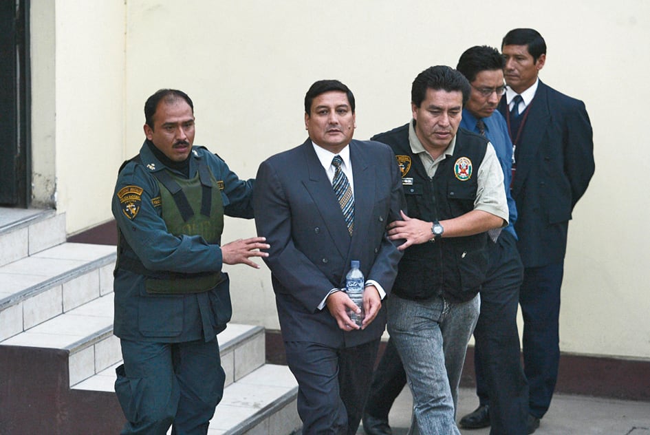 LIMA 21 DE NOVIEMBRE DEL 2005
CANTOGRANDE / PENAL DE MAXIMA SEGURIDAD CASTRO CASTRO.
EL NARCOTRAFICANTE FERNANDO ZEVALLOS ALIAS "LUNAREJO", FUE LLEVADO AL PENAL CASTRO CASTRO COMO TESTIGO EN EL JUICIO QUE SE LE SIGUE A LOS NORTE„OS. ZEVALLOS FUE DETENIDO EL SABADO 19 DE NOVIEMBRE DEL 2005 A PEDIDO DE LA FISCAL LUZ HORTENCIA LOAYZA DE MAYNAS.
MIGUEL BELLIDO/ EL COMERCIO PERU
OPSE 2005NOV22 PERU NARCOTRAFICO FERNANDO ZEVALLOS ASISTE A JUICIO BANDA DE NARCOTRAFICANTES LOS NORTENOS
DETENCION ARRESTO
CREDITO MIGUEL BELLIDO EL COMERCIO PERU
2005NOV22 AFD