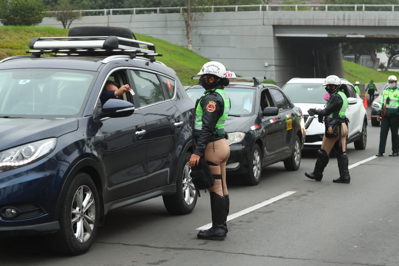La jefa del Gabinete Ministerial, Violeta Bermúdez, tras el Consejo de Ministros, informó que se tomaron estas medidas porque “queremos evitar que se repita lo sucedido durante las fiestas de fin de año, queremos evitar los contagios masivos que aceleraron una segunda ola en el país" (Foto: Andina)