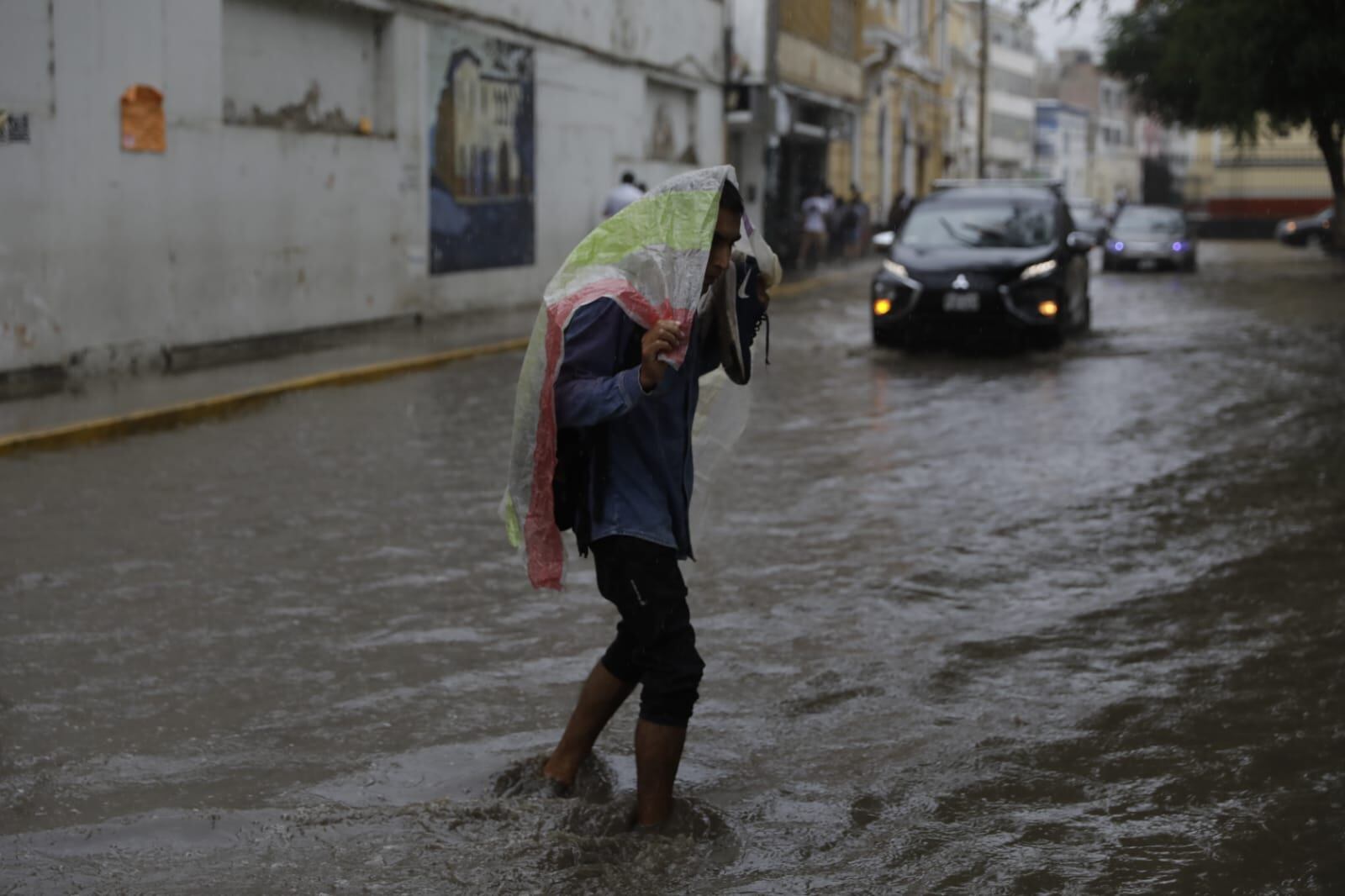 Personas afectadas por el incremento de las lluvias (Foto: Julio Reaño/@Photo.gec)