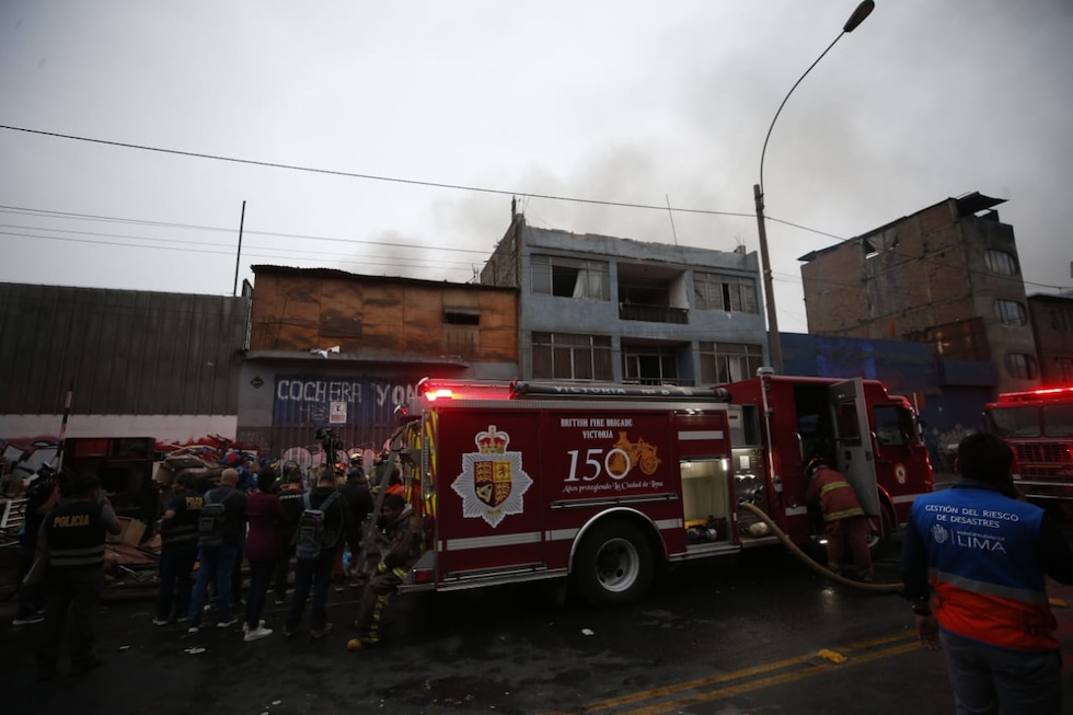 Incendio de grandes proporciones se registró esta tarde cerca de Gamarra. No se reportaron víctimas ni heridos. Foto: César Bueno @photo.gec