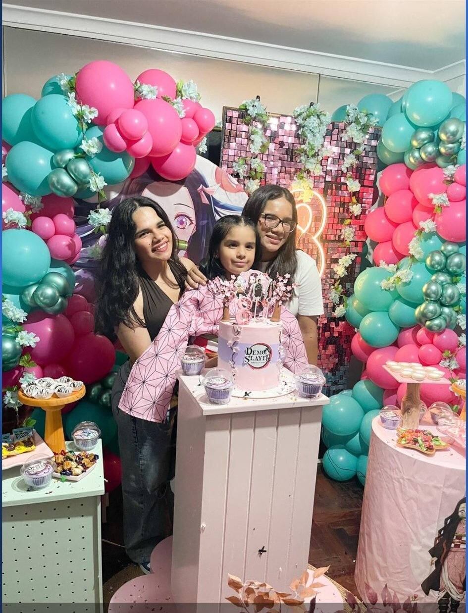 Las tres hijas de la cantante de cumbia. Foto: Facebook Giuliana Rengifo.