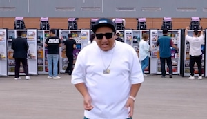 Jorge Luna sorprende a sus trabajadores con ‘canastones’: Con refrigeradores y iPhones 17 incluidos | VIDEO