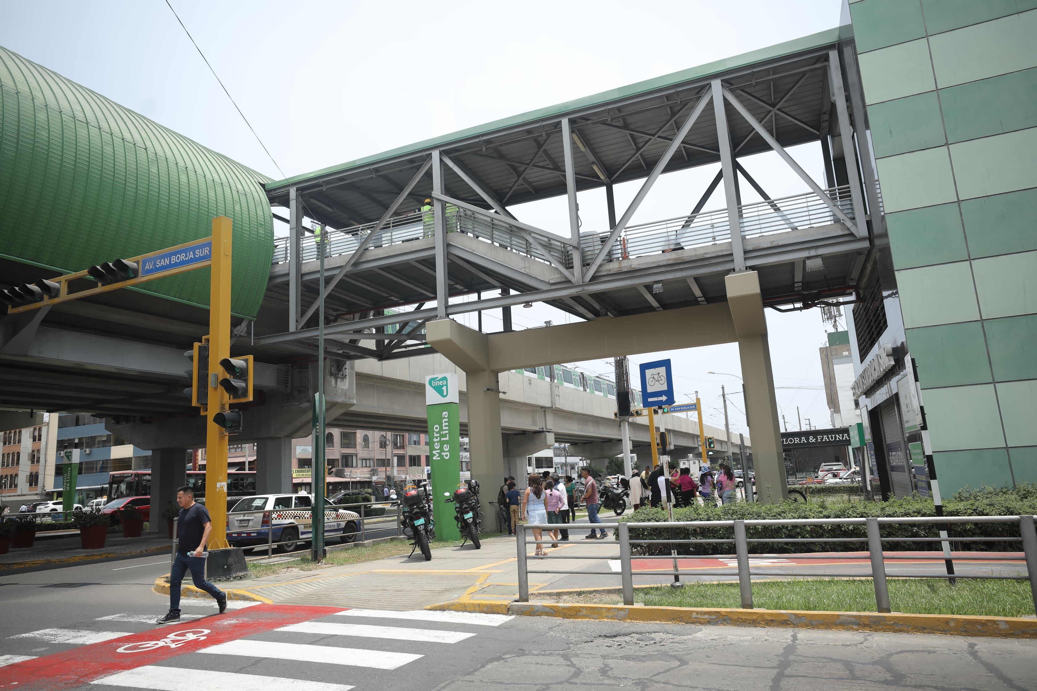 Hombre se habría quitado la vida arrojándose a los rieles del tren en Estación San Borja Sur. Foto: Britanie Arroyo/ @photo.gec