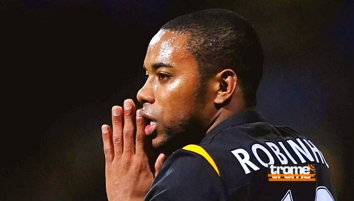 Robinho parece lamentar su suerte en Brasil (Foto: AP)