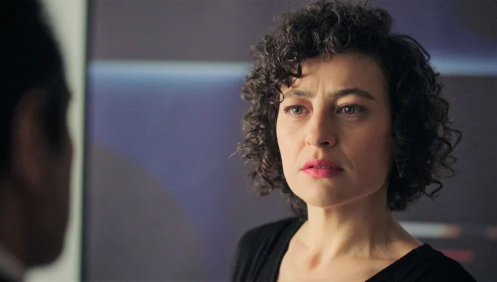 Seda acusa a Yekta de asesinato en la telenovela turca "Secretos de familia" (Foto: Ay Yapım)